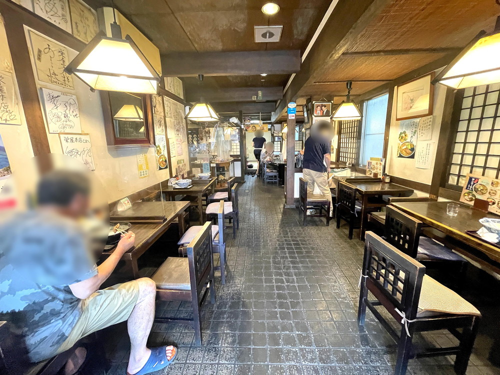 栄屋本店-店内1