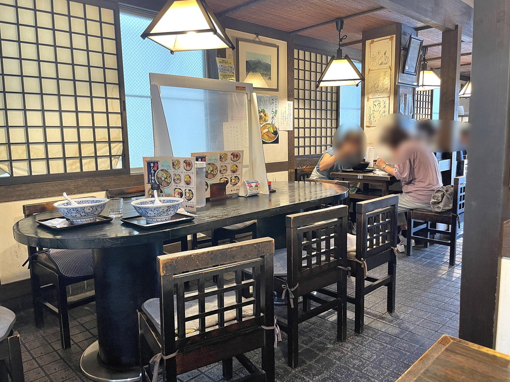 栄屋本店-店内2