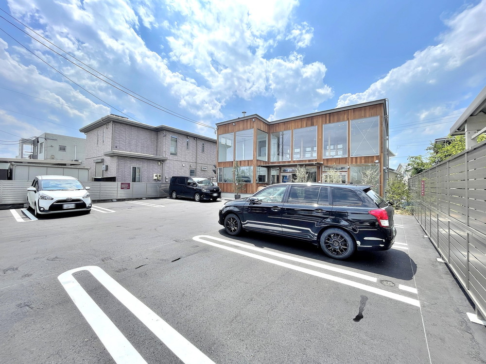 フラムストア-駐車場