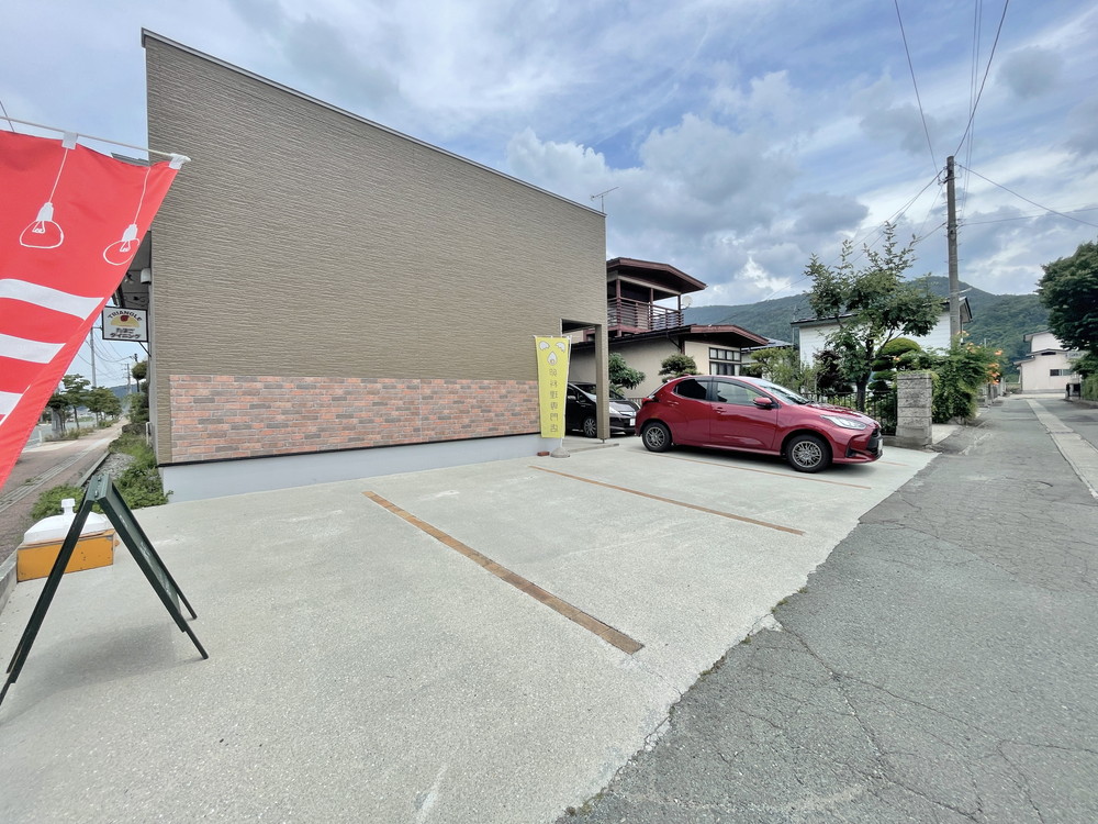 トライアングル-駐車場①