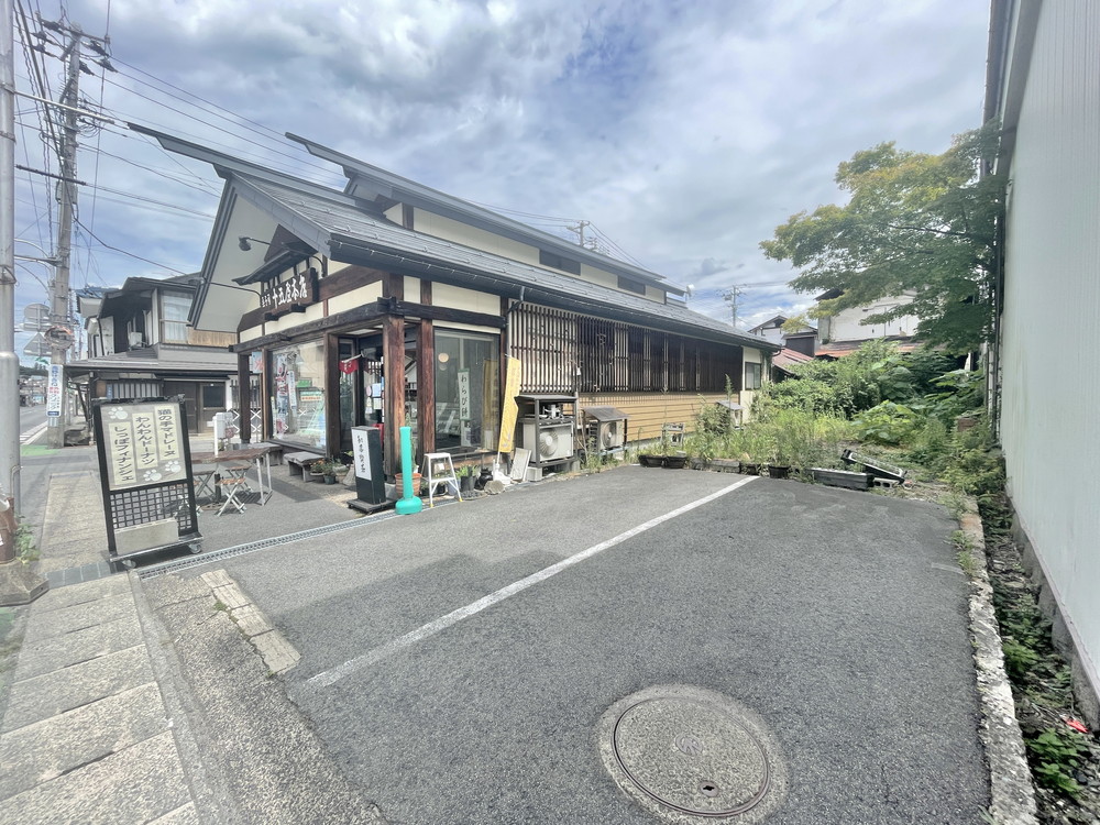 十五屋本店-駐車場②