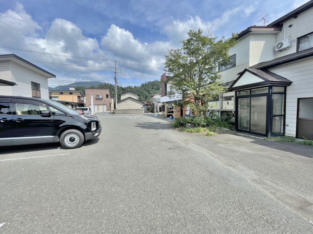 もちやかた-駐車場