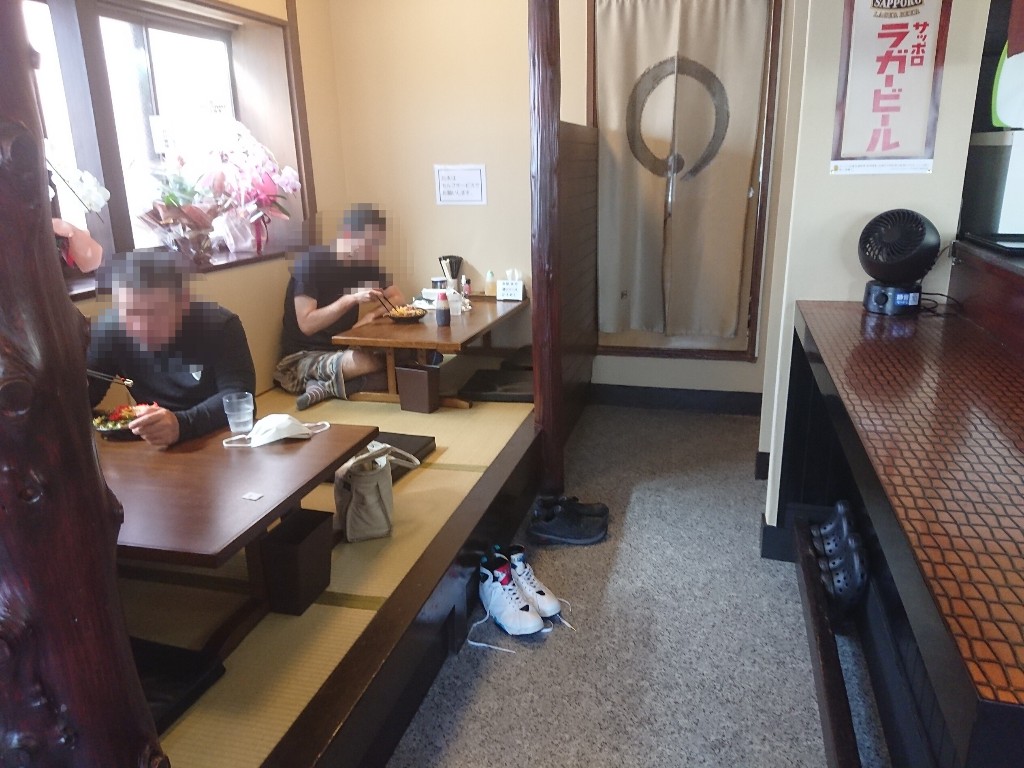 自家製太麺やきそばよしのり屋 店内2_copy_1024x768