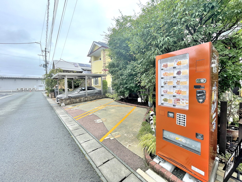 オウルムーン-駐車場