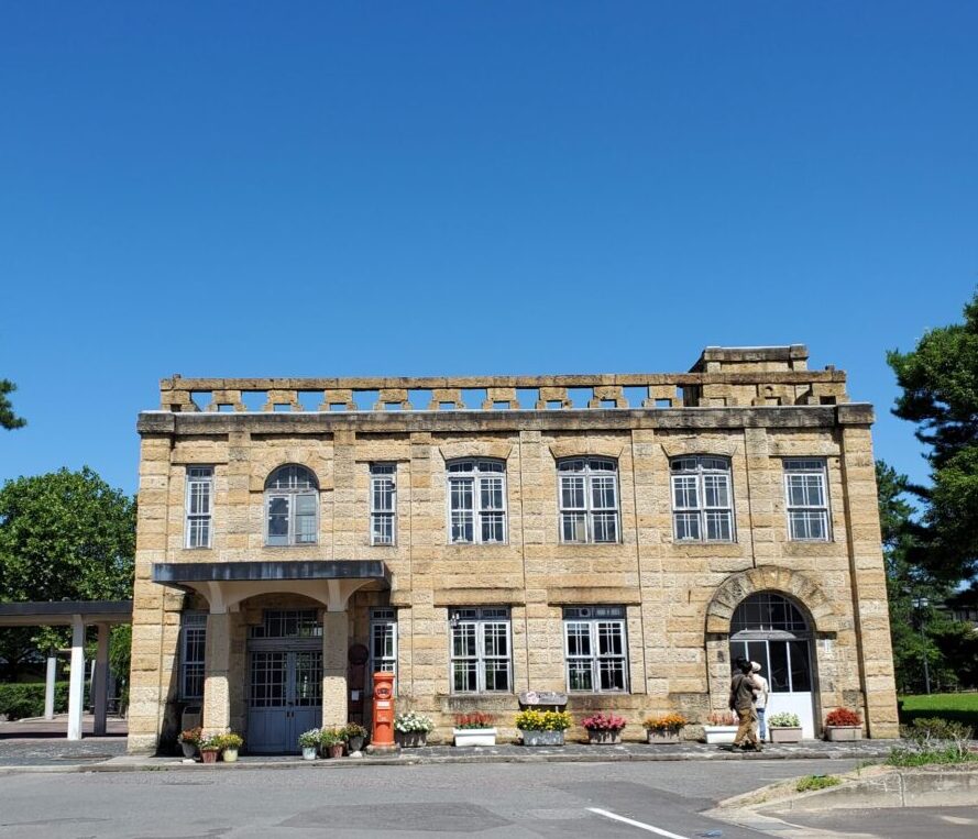 まほろば公園-駅舎