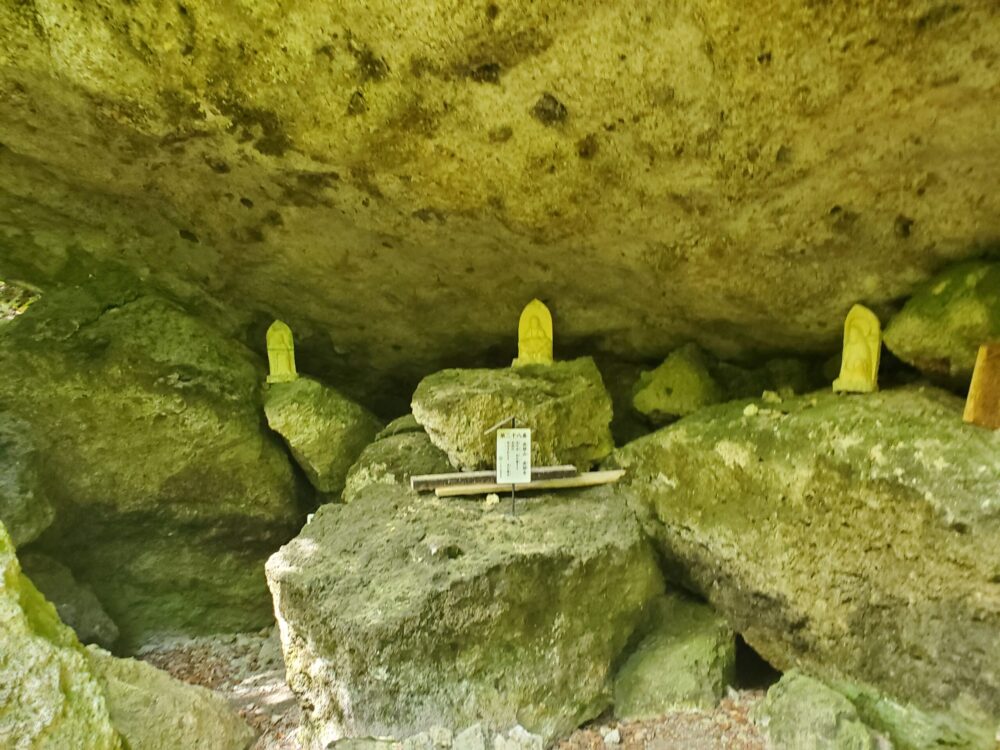 観音岩ー観音像