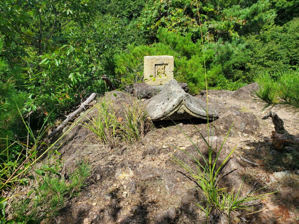 観音岩ー祠