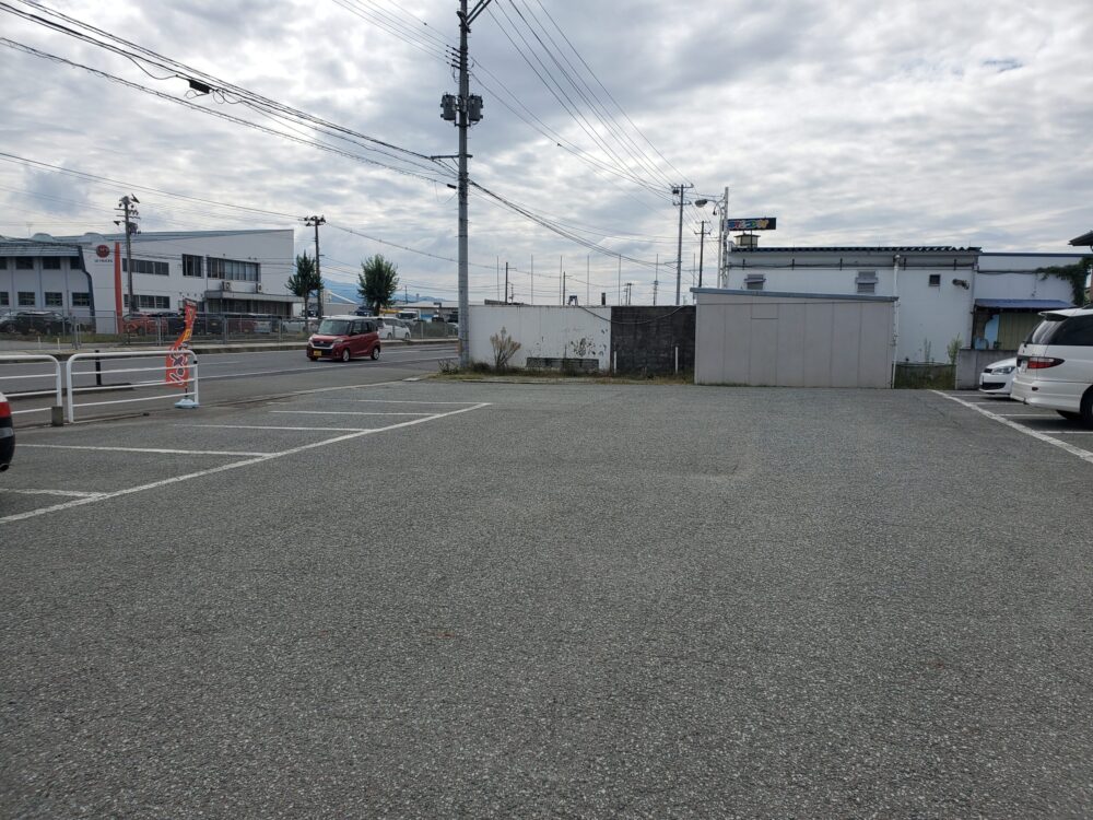 楓製麺所ー駐車場