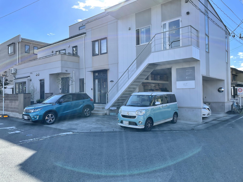 カフェアルト-駐車場①[1]