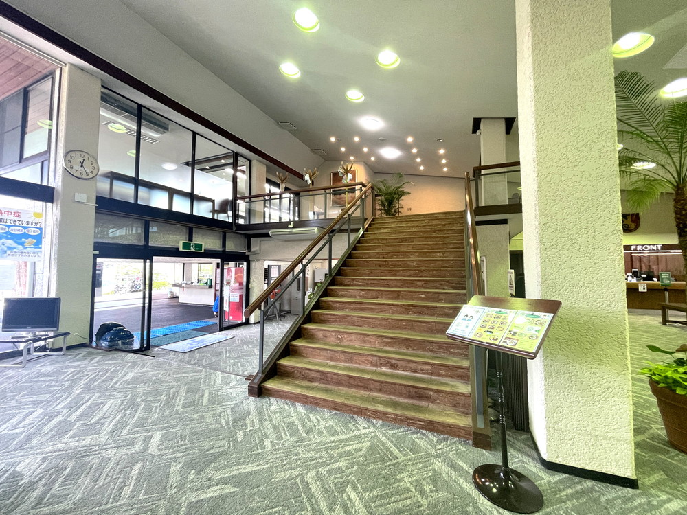 天童カントリークラブ-館内2