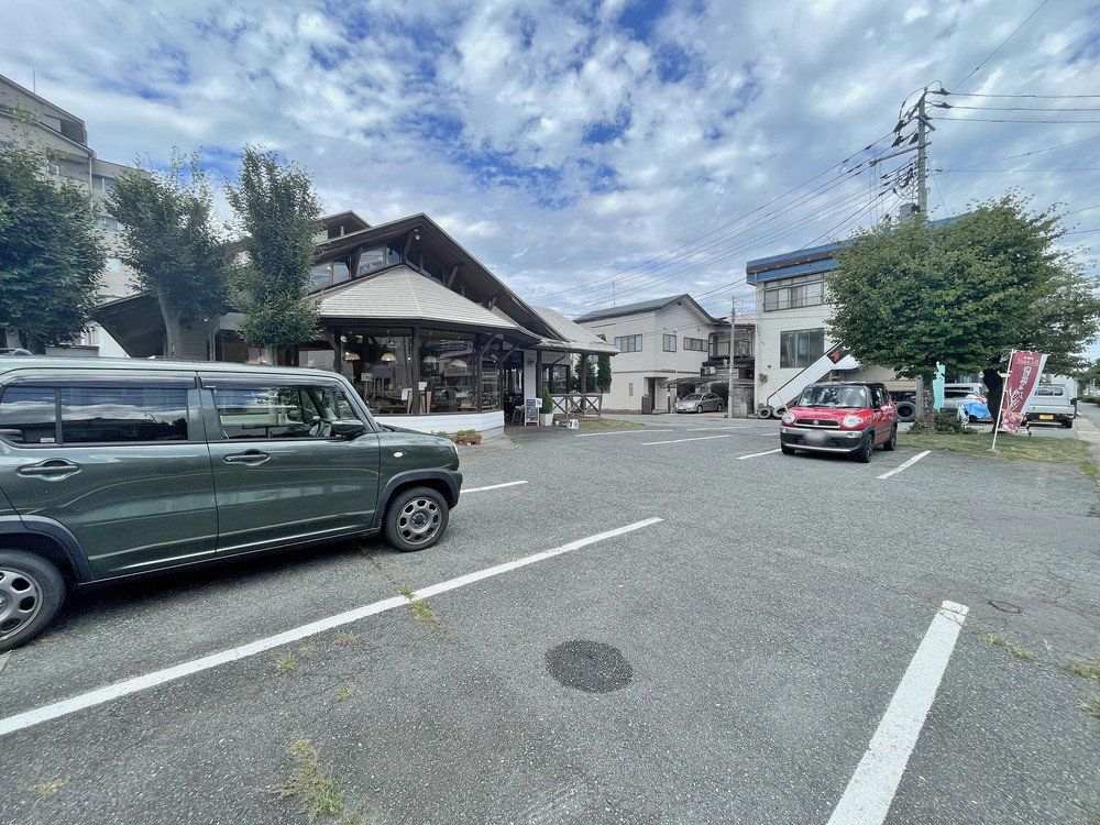中村屋イブ店-駐車場