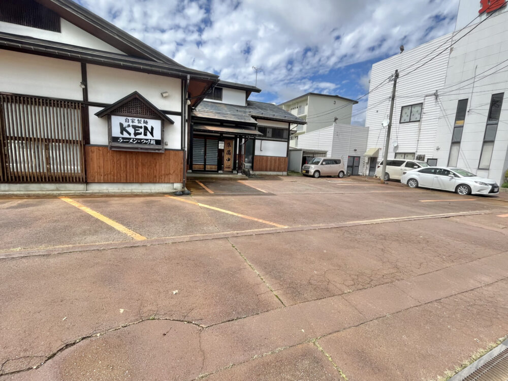 自家製麺 KEN-駐車場
