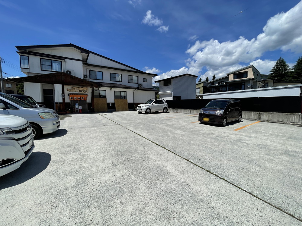 美どり亭-駐車場