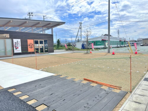 小麦の奴隷天童店-駐車場①