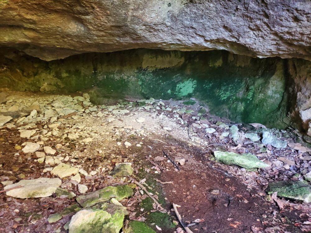 火箱岩洞窟ー洞窟