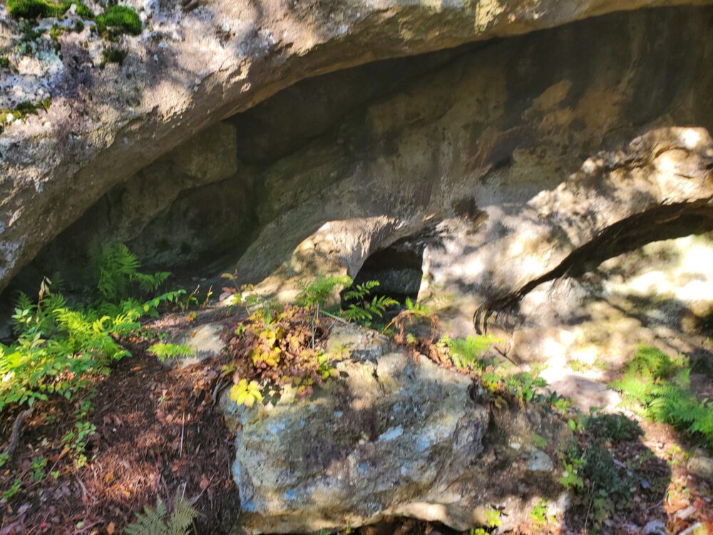 火箱岩洞窟ー洞窟