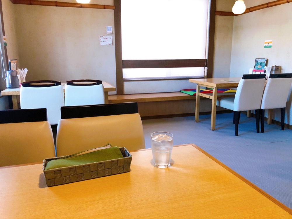 グッドラックインドカレー_内観1