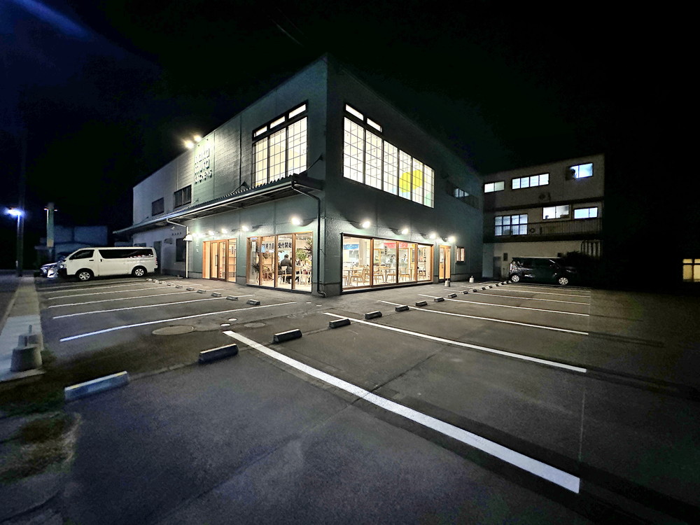 ナカムラキッチン-駐車場