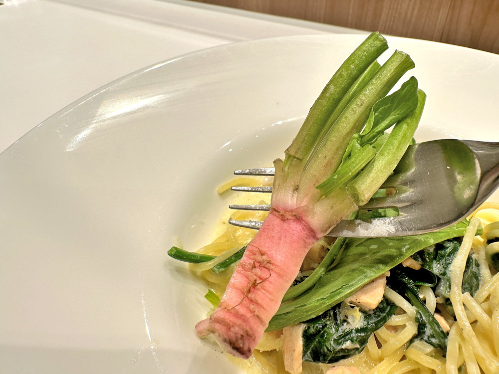 秋のやまがた野菜・イタリア野菜料理フェア-赤根ほうれんそうと秋鮭のクリームパスタ④