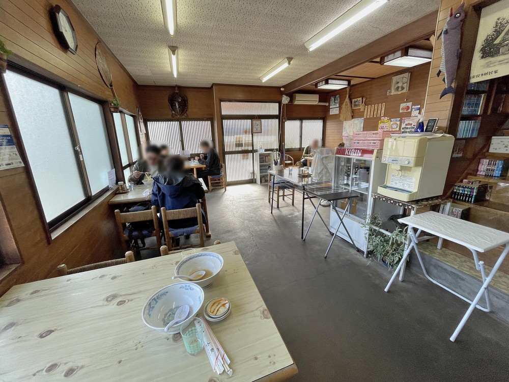 山椒そばやの店内2