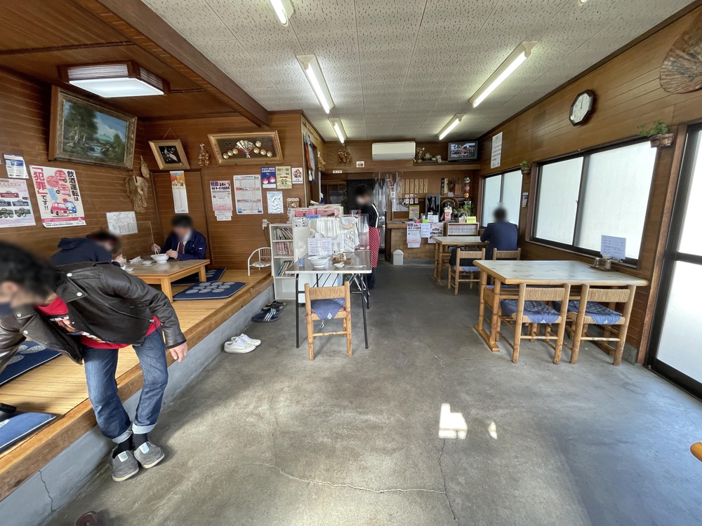 山椒そばやの店内3