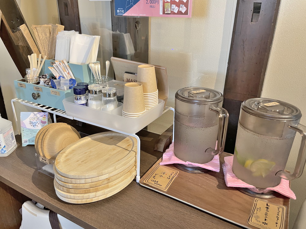 東の社カフェ-店内②