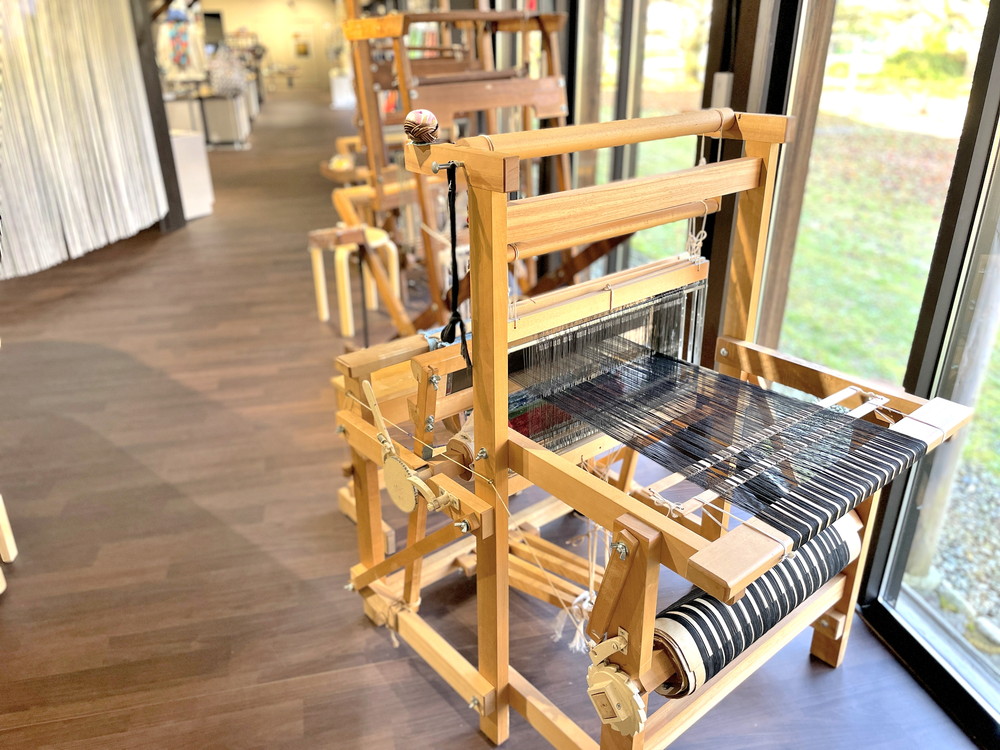 松ヶ岡クラフトパーク-シルクミライ館-機織り機