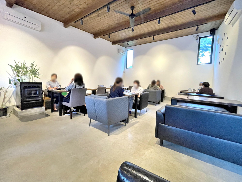 コンフォルタ-店内①