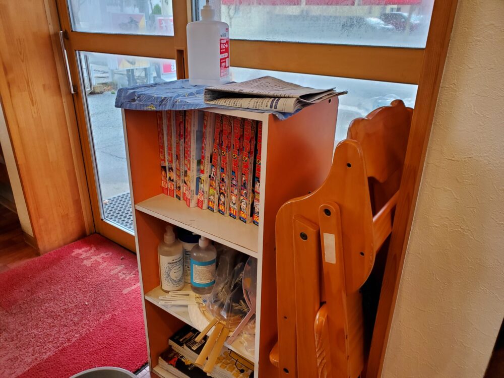 拉麺食堂 (店内)