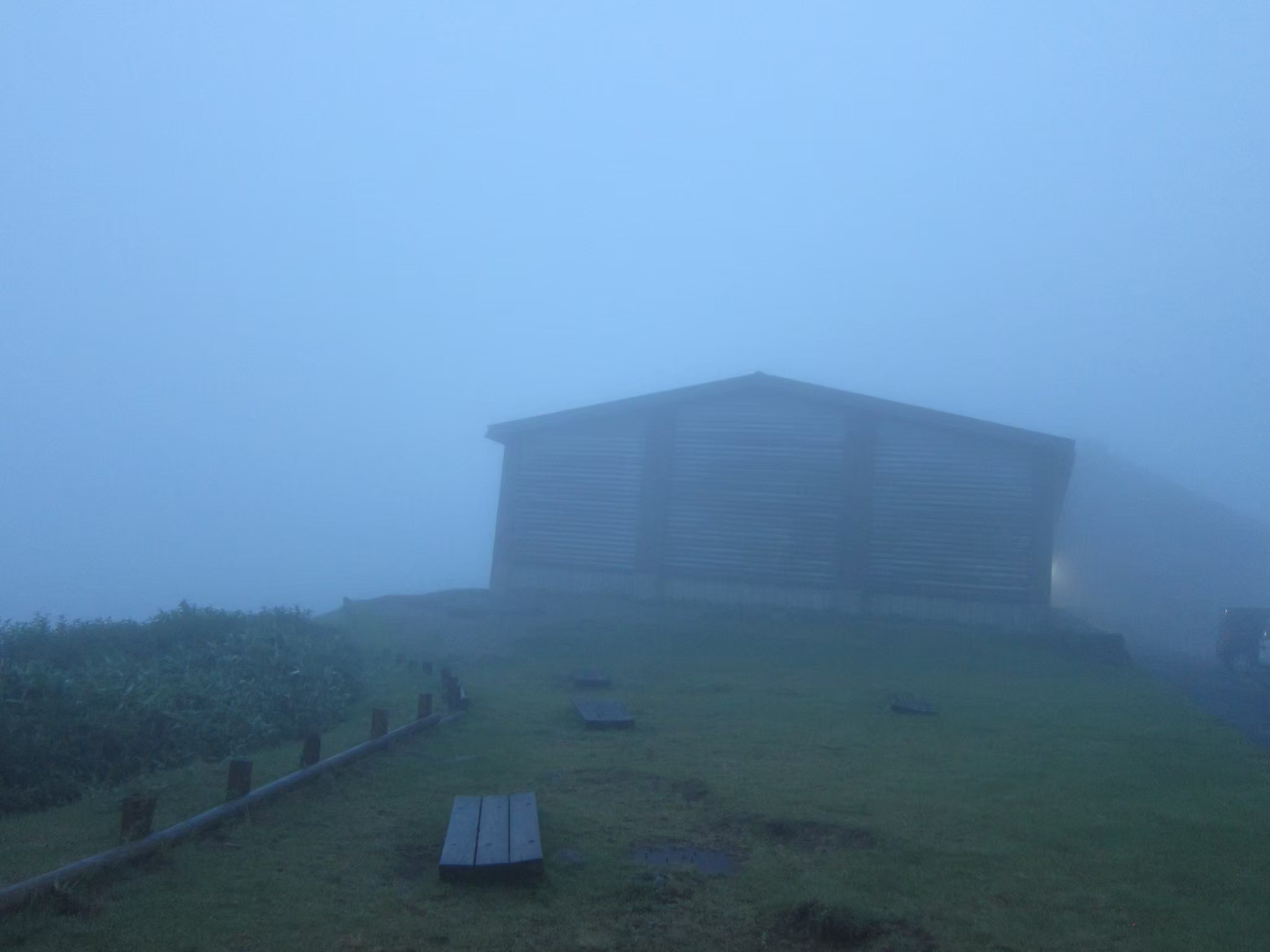 高原の駅 鳥海山鉾立 濃霧