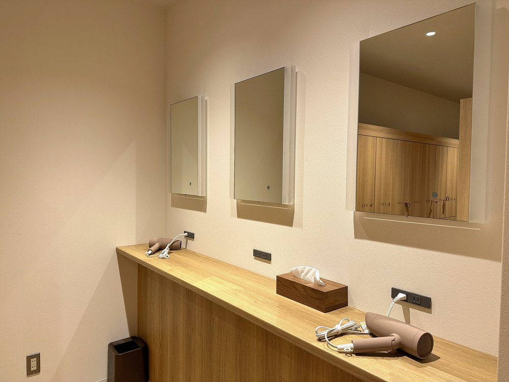 おふろカフェゆさ4-ロッカールーム2