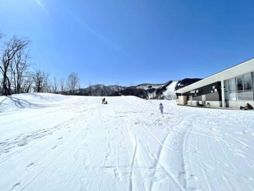 山形雪遊びレポ】Asahi自然観スノーパーク（朝日町白倉）｜子連れでスキーや雪遊びにおすすめのスポット | やまがたぐらし