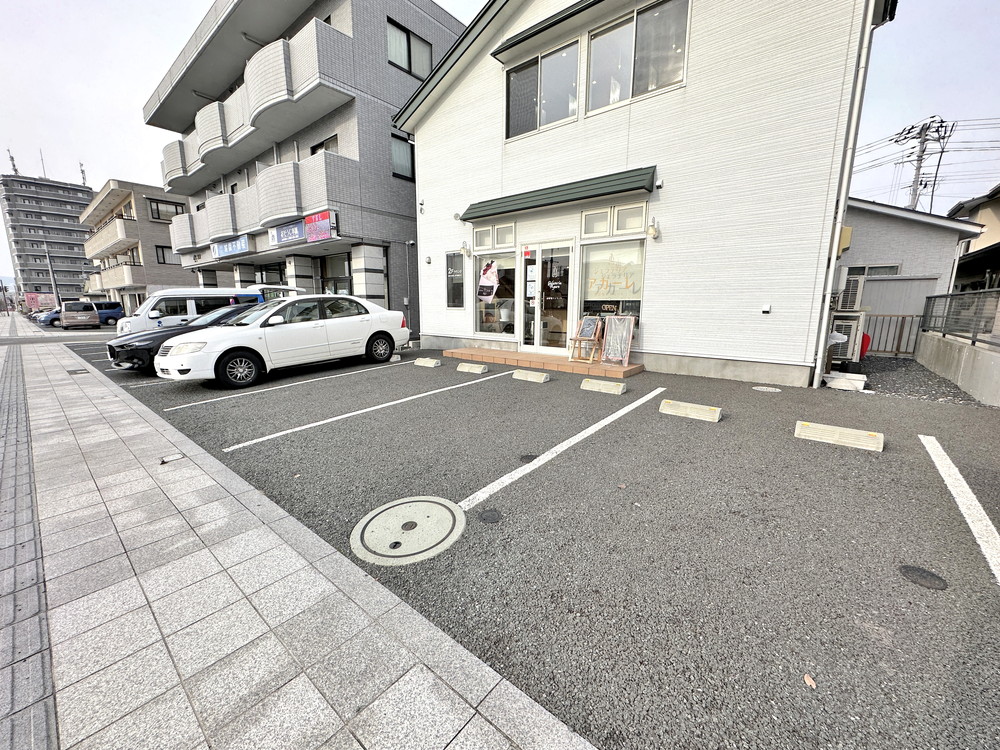 アガーレ-駐車場