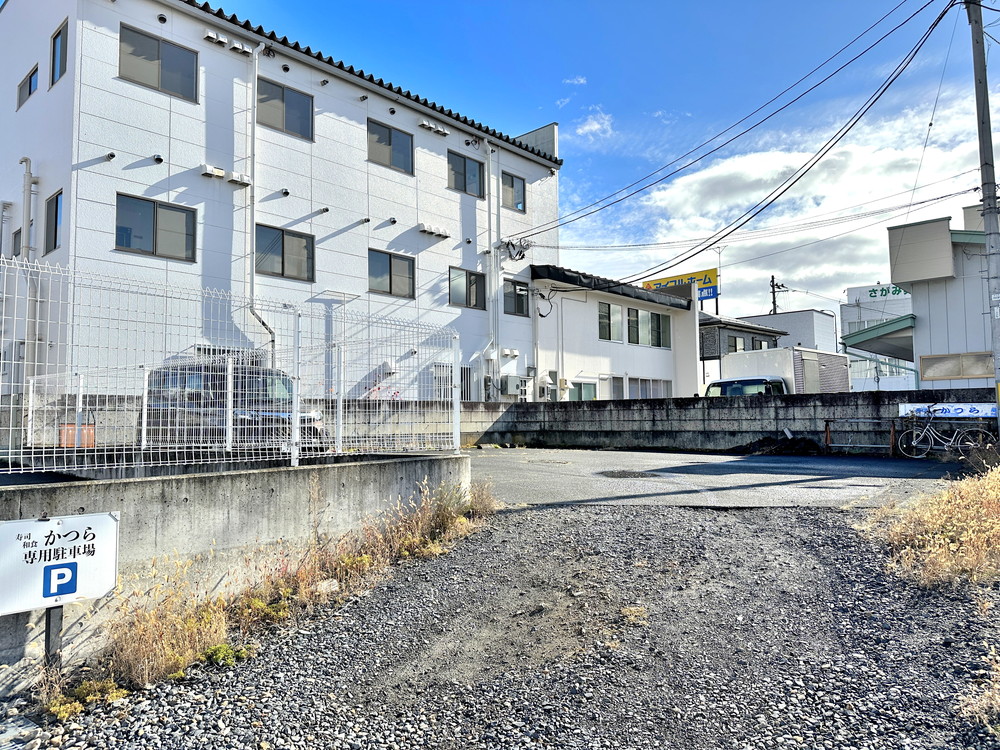 かつら-駐車場