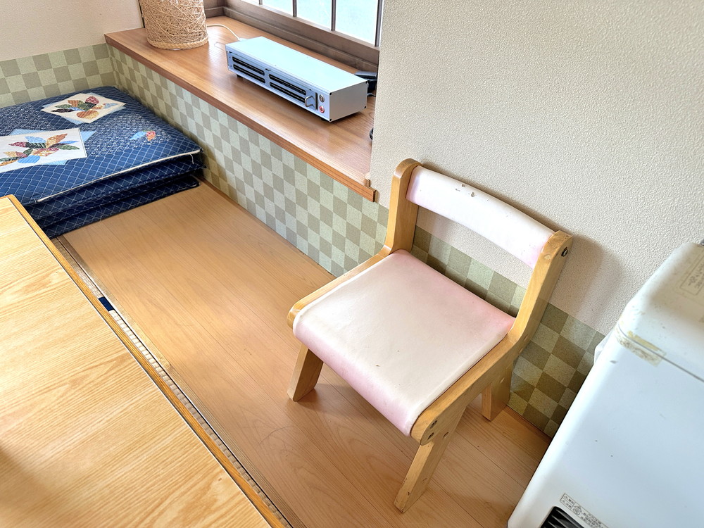 かつら-子ども用椅子