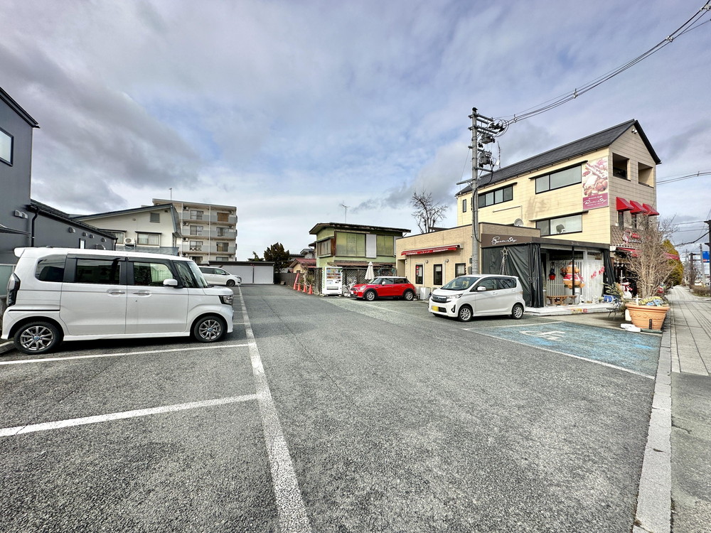 パティシエール・ショージ-駐車場
