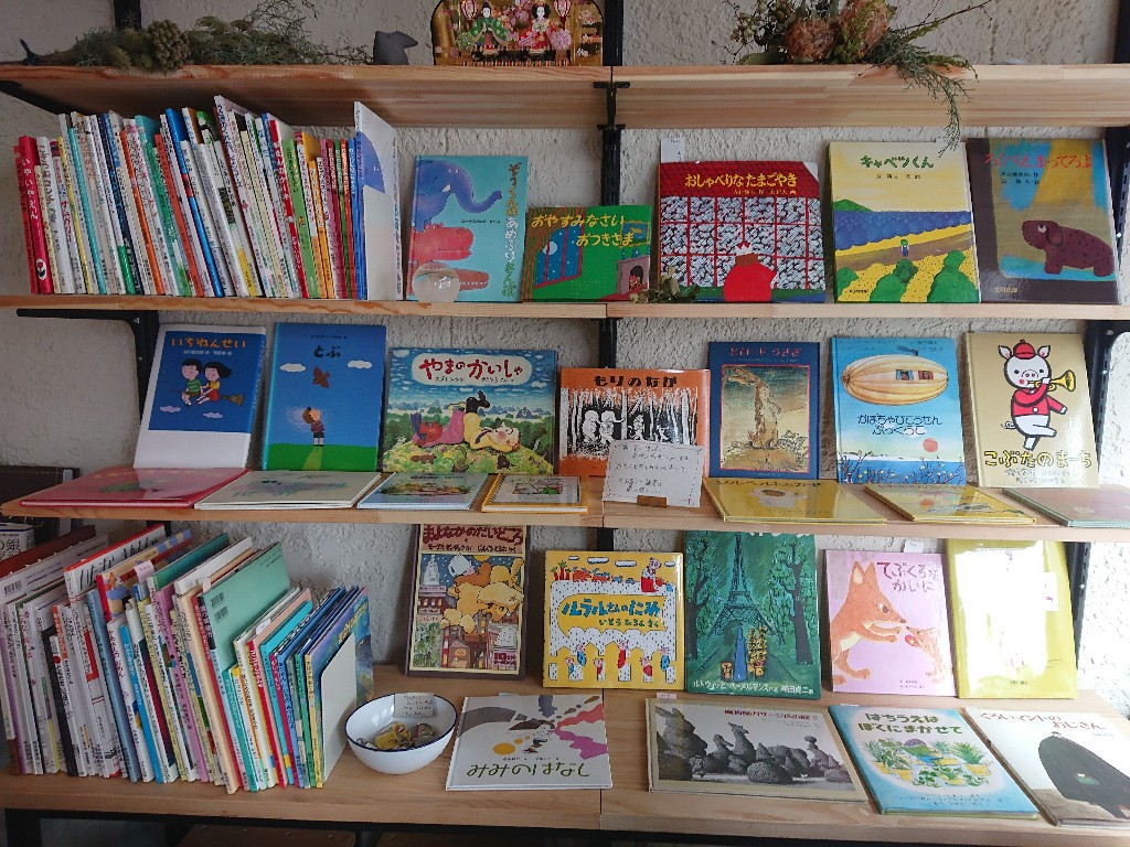 本とカレー喫茶ペネタ 店内2_copy_1024x768