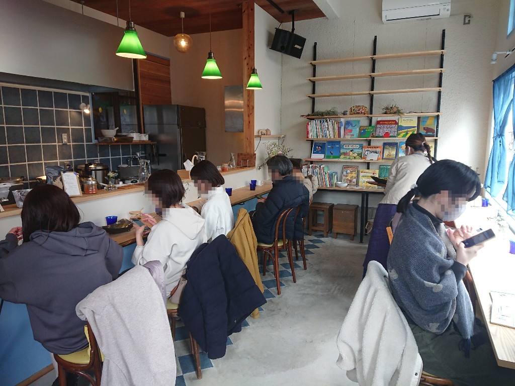 本とカレー喫茶ペネタ 店内_copy_1024x768