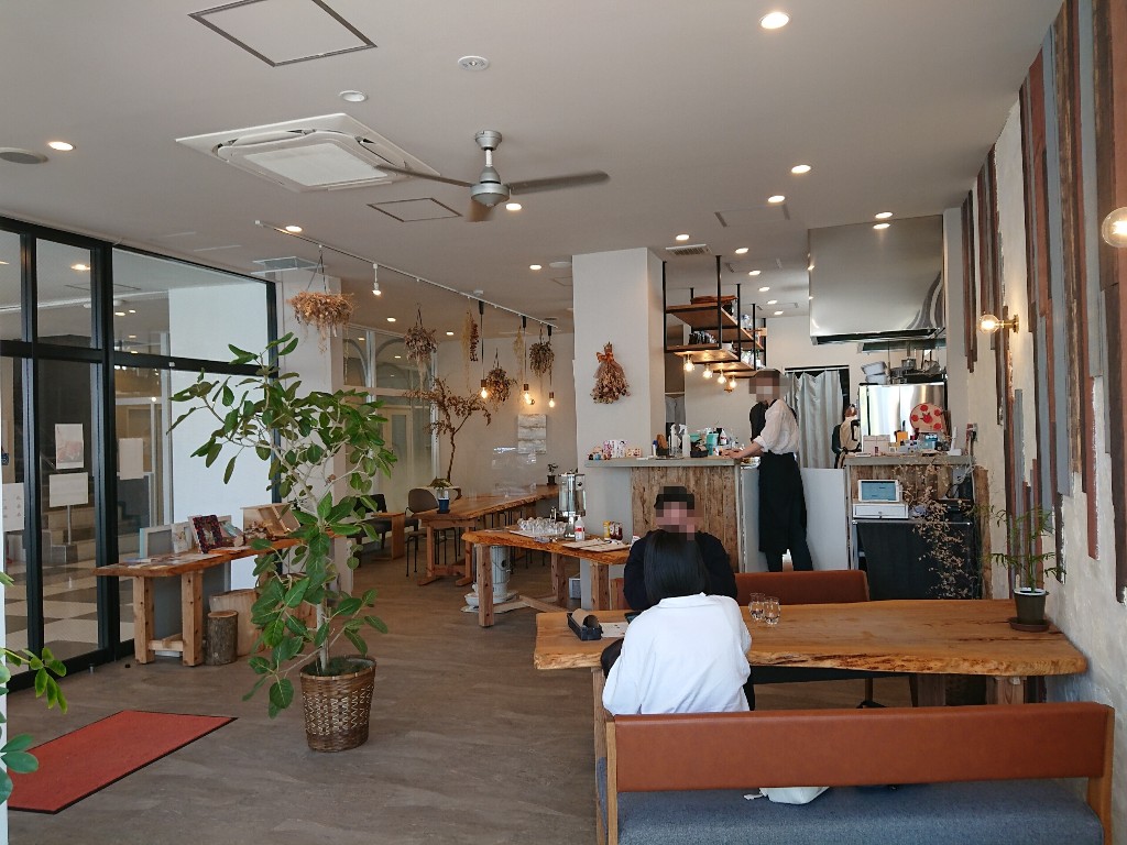 LiFE-burger&cafe-　店内_copy_1024x768