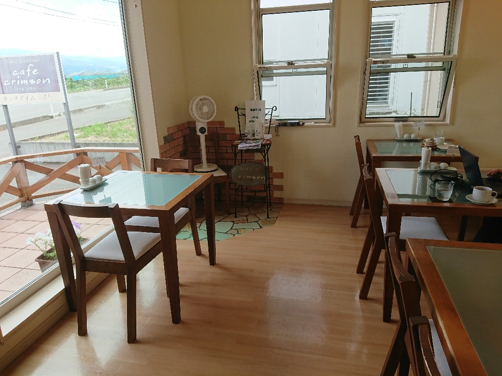 カフェクリムゾン　店内１_copy_1024x768