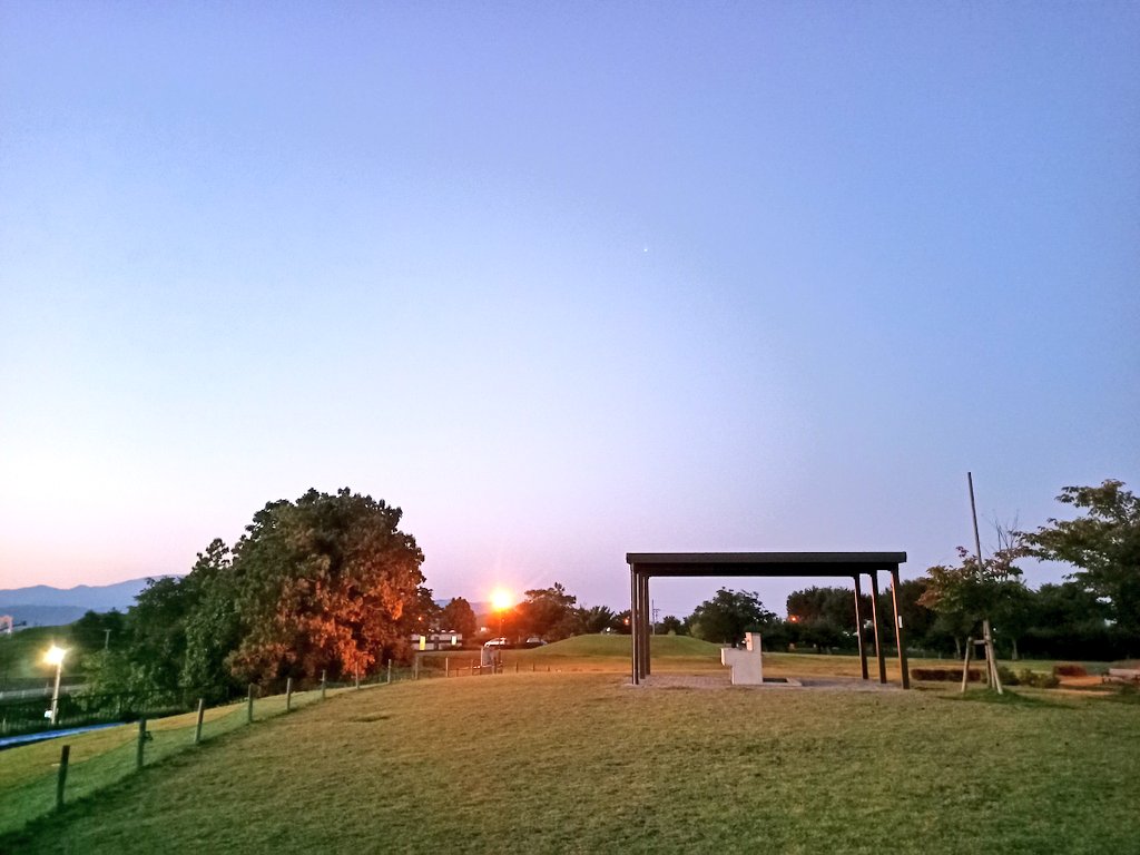 Fd59pSdakAA_i3n