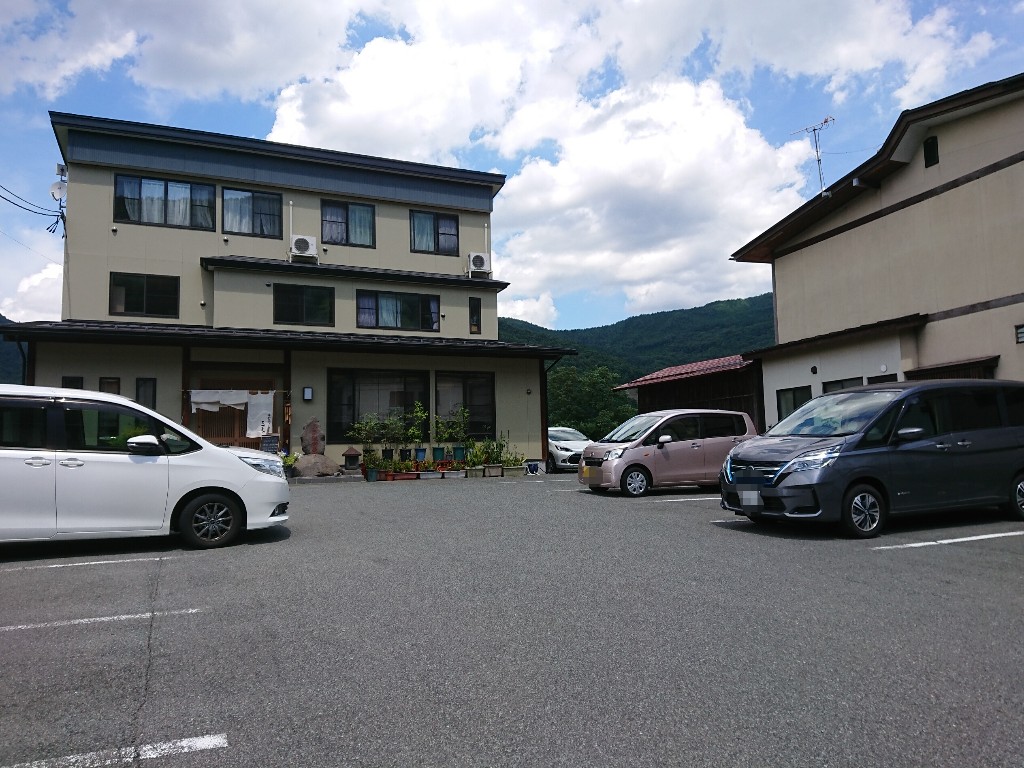 手打そばあづまや　駐車場_copy_1024x768