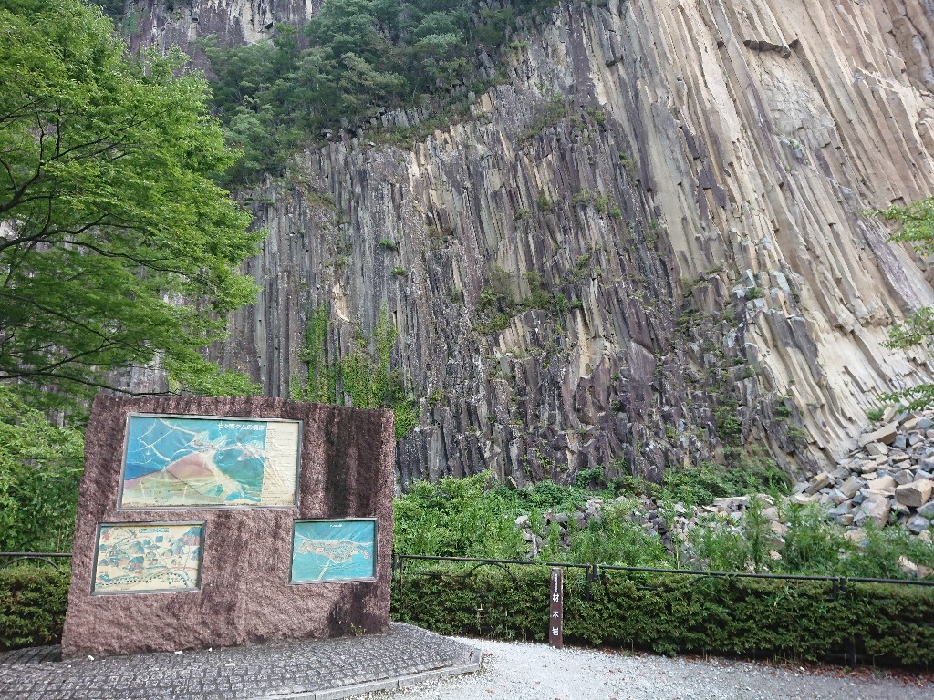 白石市・刈田エリアのおすすめ観光スポット (2)　材木岩