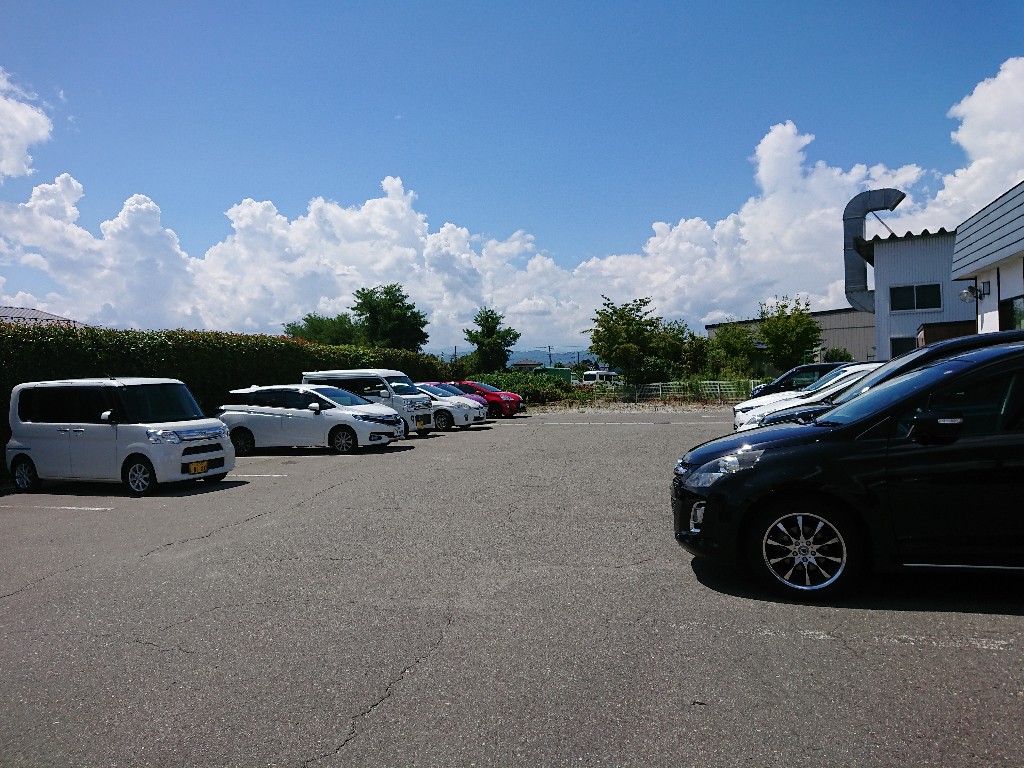 石臼十割そば 愛庵 (4) 駐車場