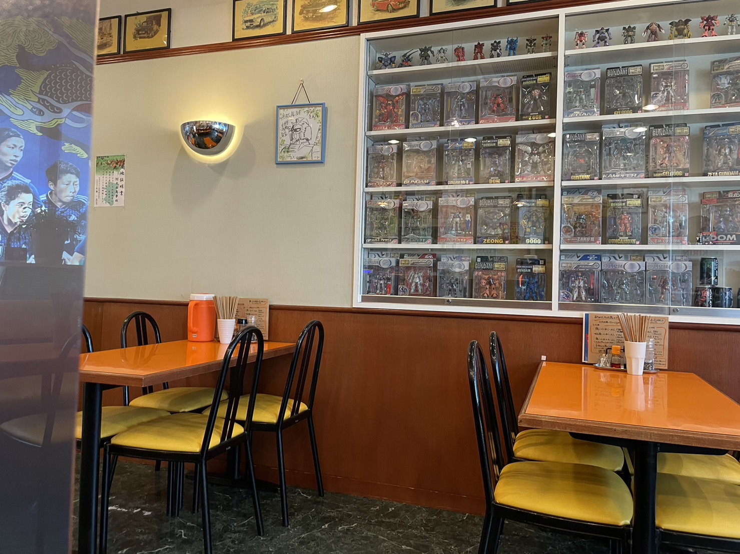 アッキーー店内１