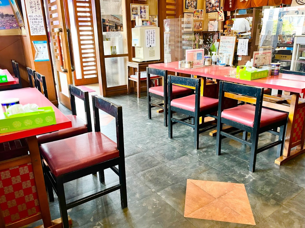 新来軒-店内1