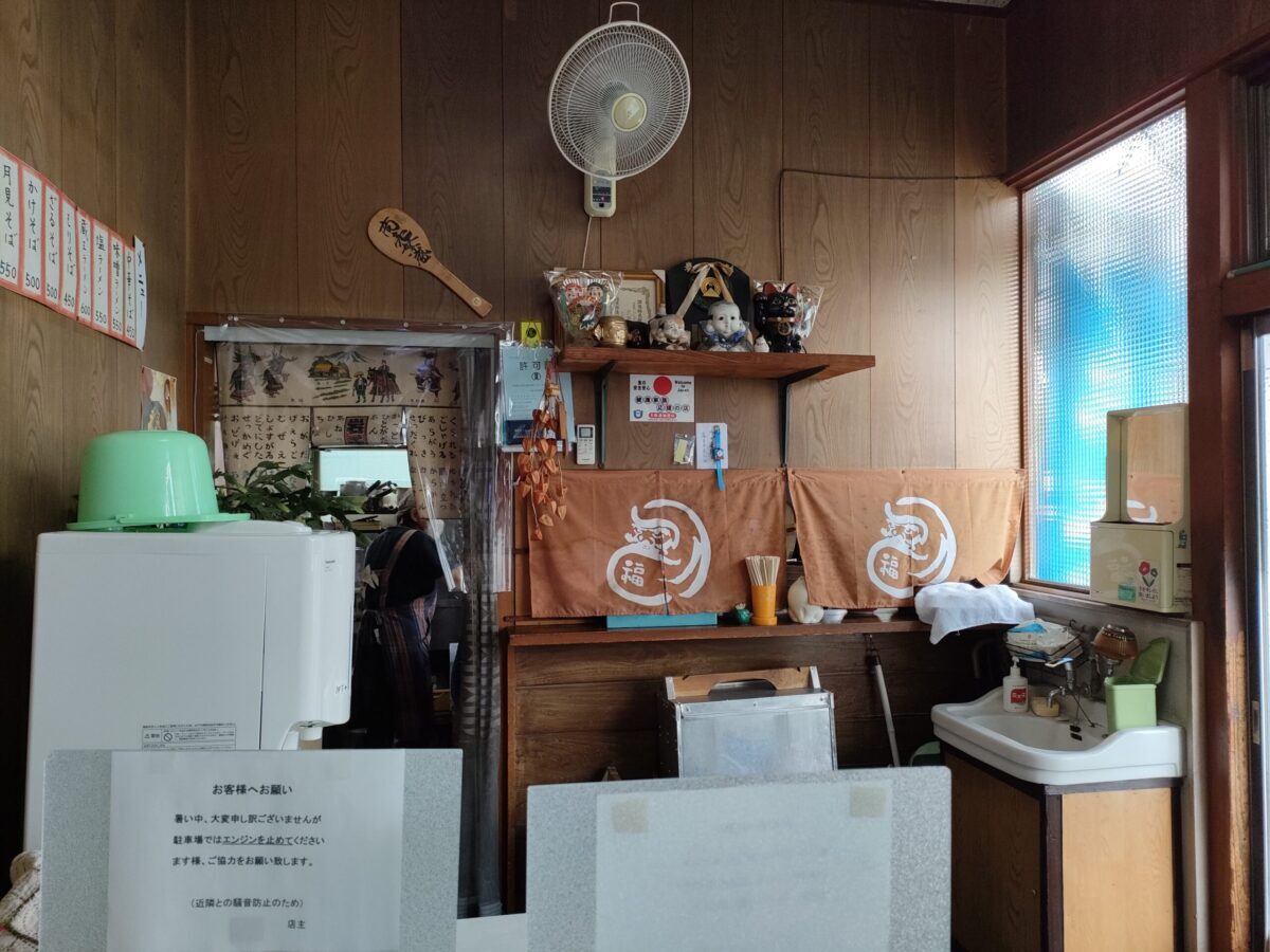 武田そば屋店内-3