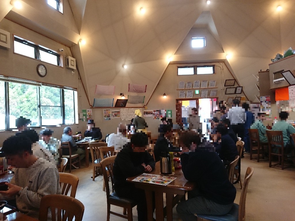 元祖満州にらラーメンさかえや 本店 店内 (1)