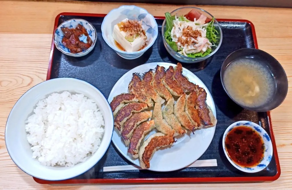 【山形定食レポ】大江町左沢の老舗名店「豊屋」でランチメニューの「餃子定食」を堪能してきました！