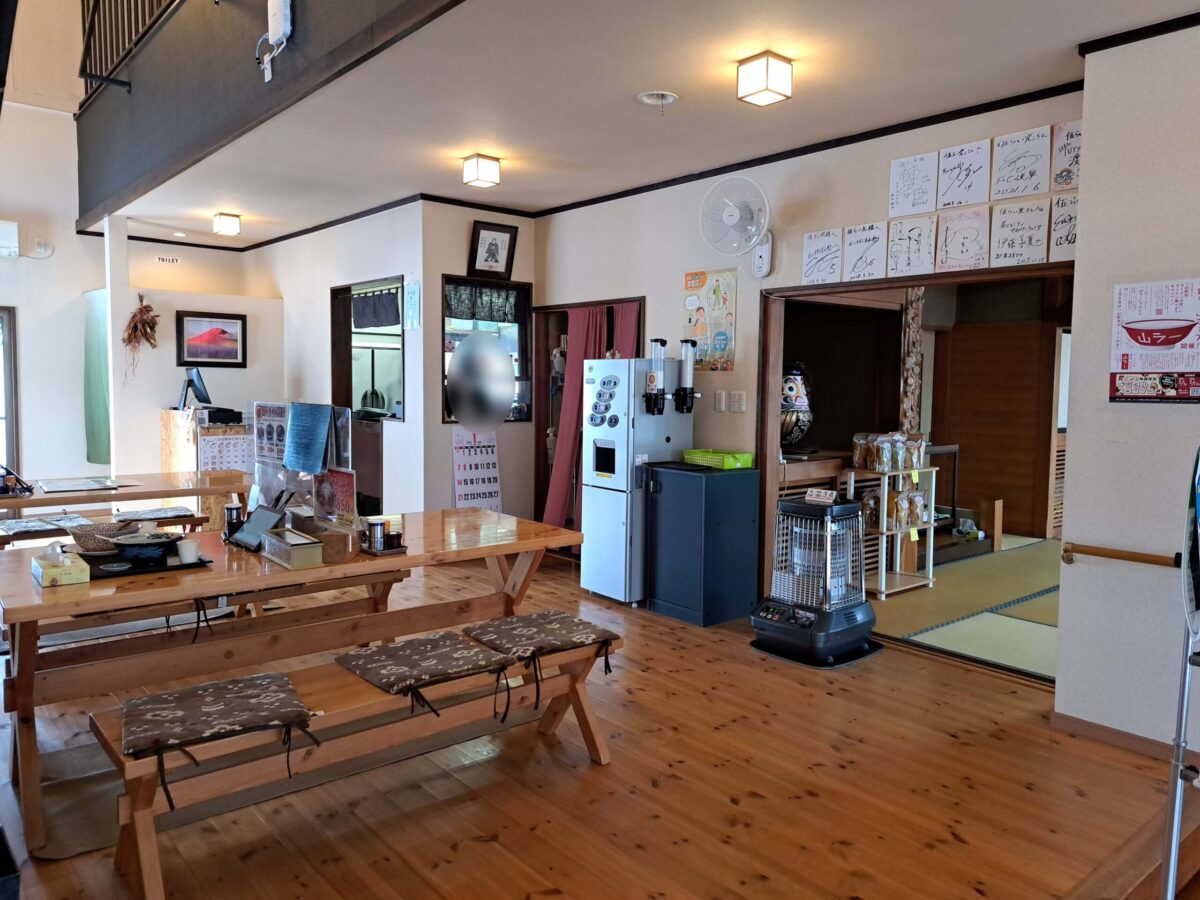 伍らい光-店内④